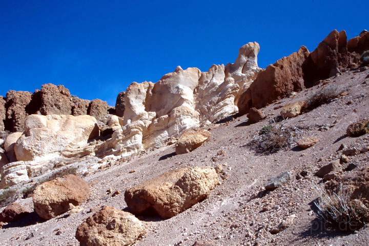 eu_es_teneriffa_004.JPG - Bizarre Vulkanlandschaft an der Kraterebene Las Canadas beim Teide auf Teneriffa