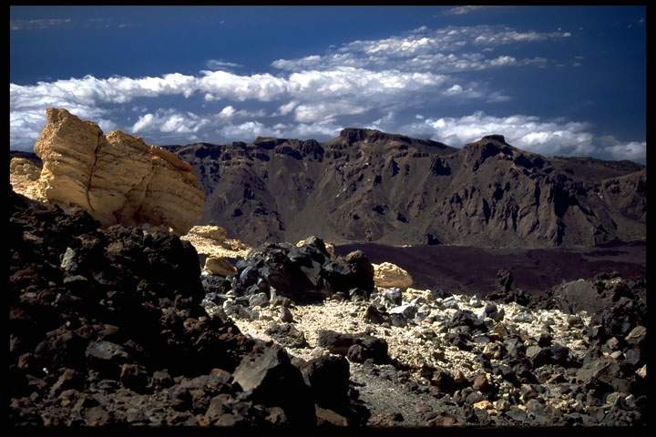 eu_es_teneriffa_020.JPG - Bizarre Vulkanformationen in der Kraterlandschaft Las Canadas im Zentrum von Teneriffa