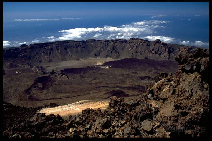 eu_es_teneriffa_021.JPG - Blick auf die Canadas vom Gipfel des 3.700m hohen Pico del Teide auf Teneriffa