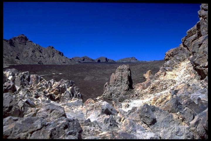 eu_es_teneriffa_022.JPG - Bizarr schne Landschaft der Hochebene der Canadas auf Teneriffa