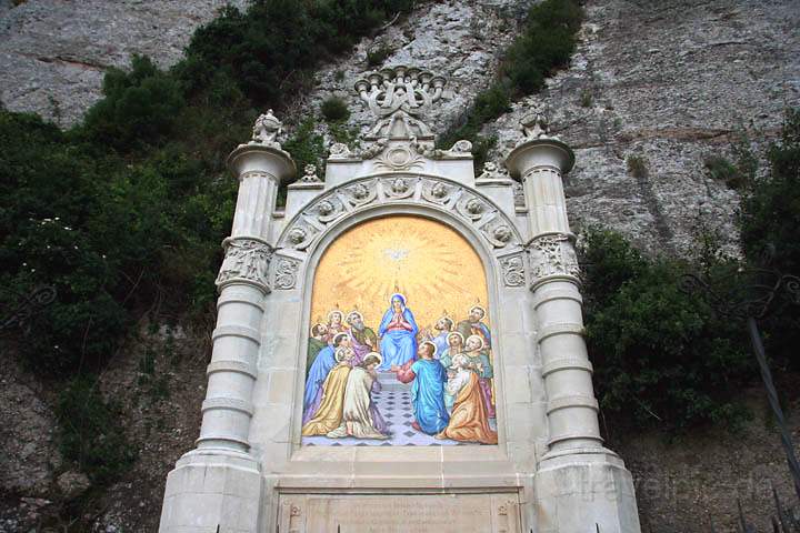 eu_es_montserrat_013.jpg - Denkmal am Kreuzweg zur Heiligen Hhle am Kloster Montserrat