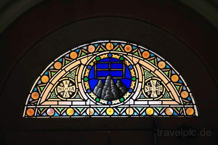 eu_es_montserrat_015.jpg - Mosaikglas der Kapelle an der Heiligen Hhle von Montserrat