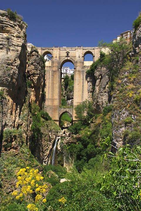 eu_es_ronda_009.jpg - Die aus dem 18. Jahrhundert stammende Puente Nuevo in Ronda