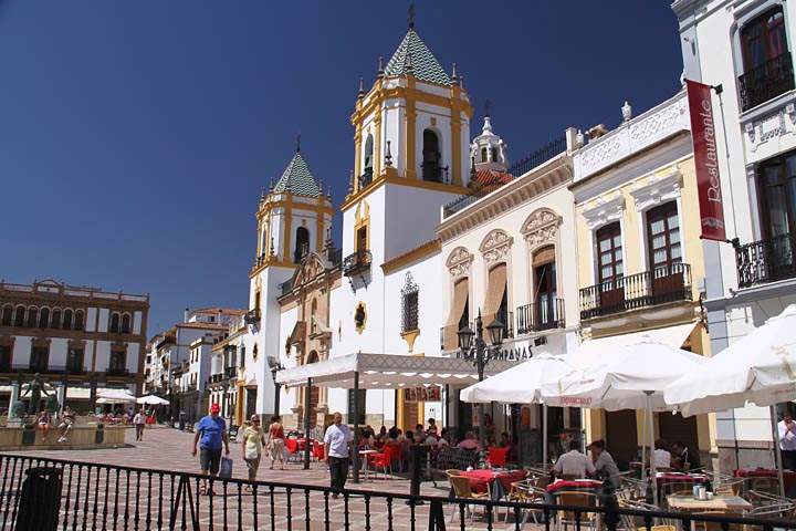 eu_es_ronda_012.jpg - Die Kirche am zentralen Plaza de la Merced in Ronda