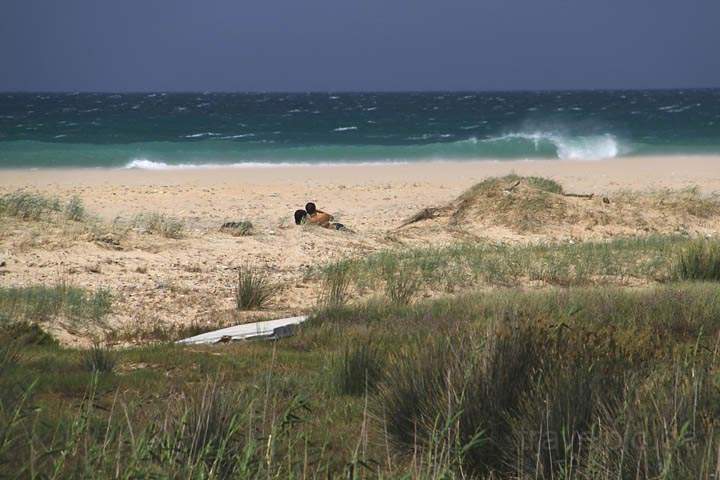 eu_es_conil_007.jpg - Strmische Wellen am Strand von Conil de la Frontera