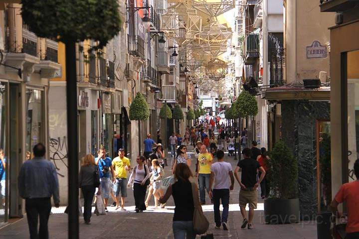 eu_es_granada_028.jpg - Die Fugnerzone in der Altstadt von Granada in Andalusien