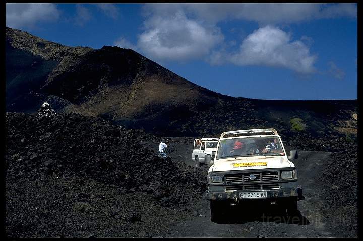 eu_es_lanzarote_002.JPG - Mit dem Allradjeep durch die schwarz-gebrannte Erde im Timanfaja Nationalpark auf Lanzarote, Kanaren