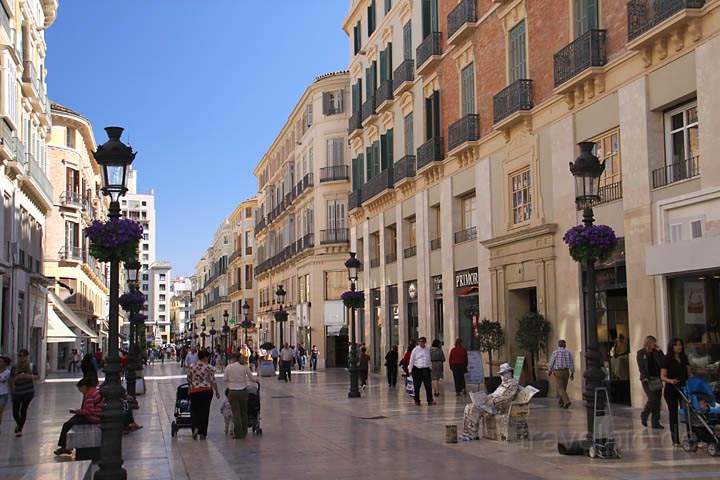 eu_es_malaga_011.jpg - Die schn gepflegte Fugngerzone in der Altstadt von Malaga