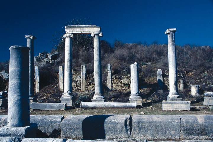 eu_tuerkei_006.JPG - Sulen der antiken Stadt Perge in der trkischen Riviera, Trkei