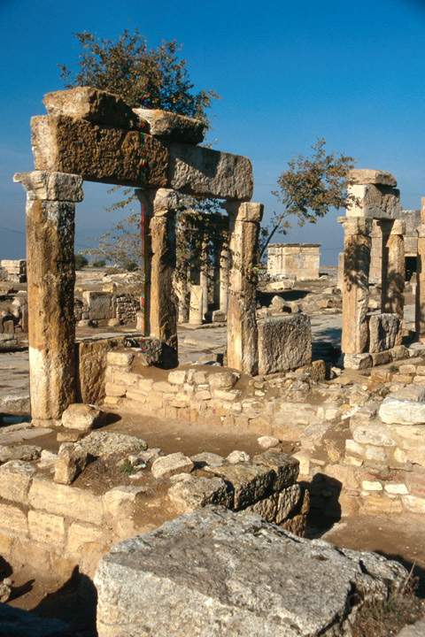 eu_tuerkei_016.JPG - Torbgen in der antiken Stadt Hierarpolis, Trkei