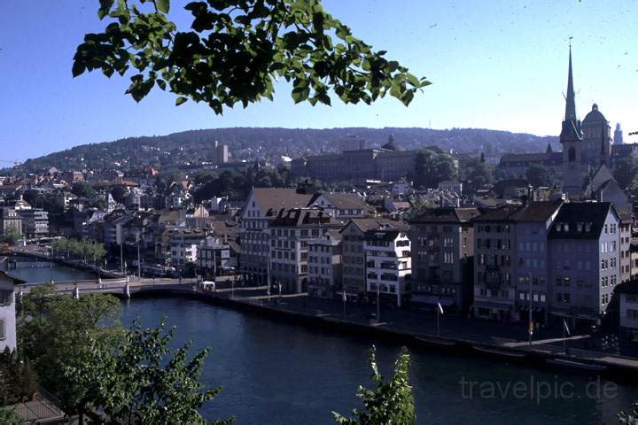 eu_ch_zuerich_003.JPG - Blick auf die Altstadt von Zrich und die Limmat vom Lindenhof