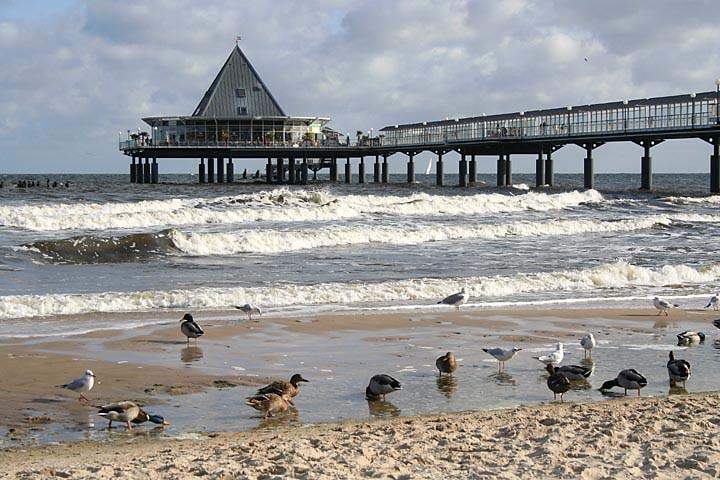 eu_de_usedom_022.jpg - Die Heringsdorfer Seebrcke mit Pavillon im Seebad Heringsdorf