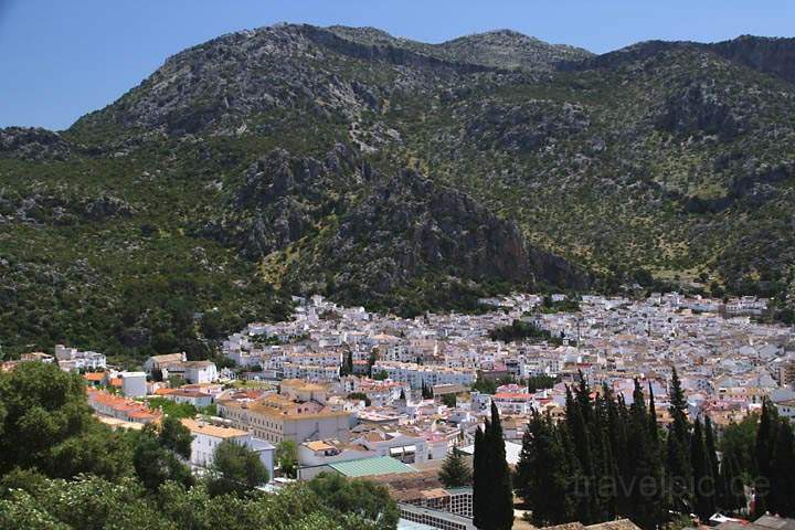 eu_es_ubrique_008.jpg - Aussicht auf das weie Dorf Ubrique in der Sierra de Grazalema