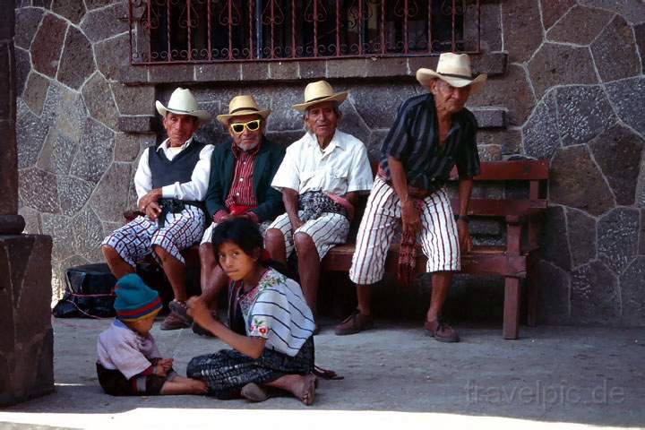 ma_guatemala_013.JPG - Dorfbewohner in San Antonio am Atitlan-See in Guatemala