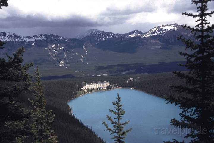 na_ca_alberta_006.JPG - Der Lake Louise mit dem legendren Grandhotel Chateau Lake Louise, Kanada