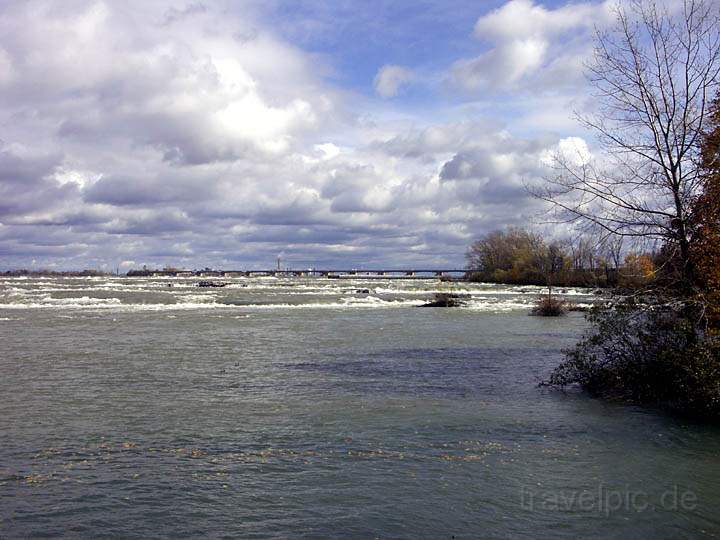 na_ca_niagarafaelle_003.jpg - Zulauf der Niagaraflle bei Toronto in Kanada