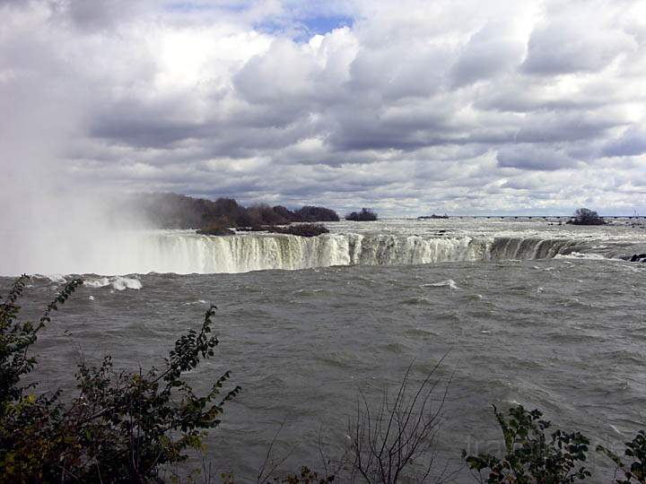 na_ca_niagarafaelle_005.jpg - Zulauf der Niagaraflle auf der kanadischen Seite