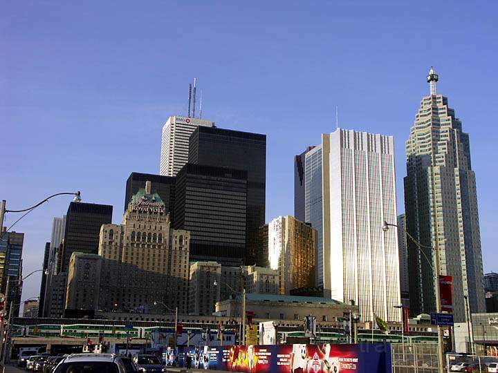 na_ca_toronto_029.JPG - Hchhuser und das Fairmont Royal York Hotel im Financial District, Toronto