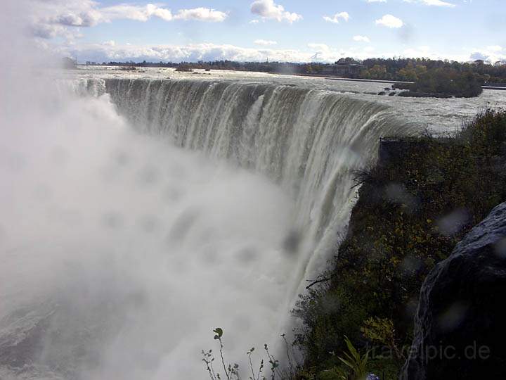 na_ca_niagarafaelle_008.jpg - Die Niagaraflle vom Aussichtspunkt auf der Seite von Kanada