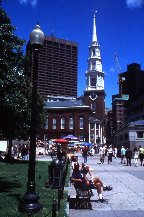 na_us_boston_001.JPG - Die Park Street Chruch am stadtltesten Park Boston Common in Boston, Massachussetts