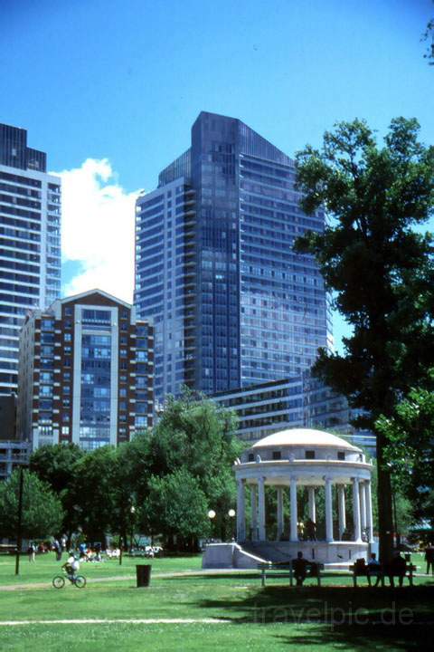 na_us_boston_002.JPG - Ein Pavillon im Boston Common Park, Boston