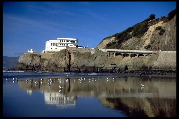 na_us_san_francisco_013.JPG - Das Cliff House mit den Mweninseln Seal Rocks stlich vom Golden Gate Park in San Francisco