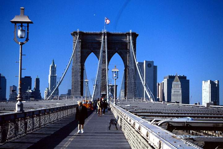 na_us_new_york_011.JPG - Bild vom Fugngerweg auf der Brookly Bridge von Brooklyn nach Manhattan, New York