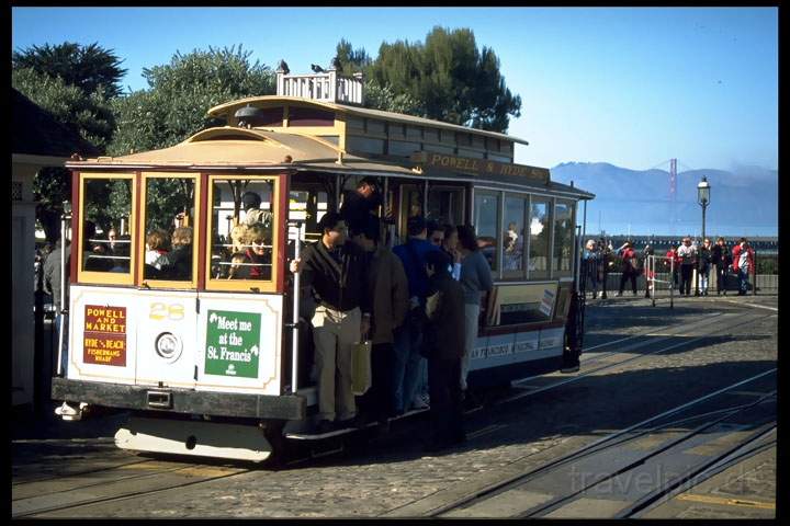 na_us_san_francisco_012.JPG - Historische Cable Cars fahren immer noch auf den Straen von San Francisco, USA