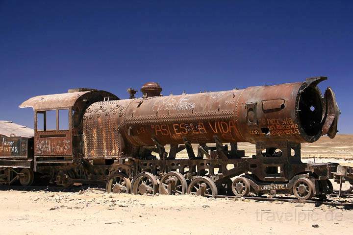 sa_bo_cementerio_tren_001.jpg - Das Postkartenmotiv beim Cementerio de Trenes bei Uyuni