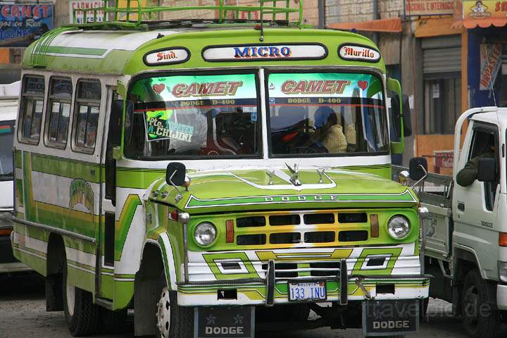 sa_bo_la_paz_004.jpg - Ein typischer Bus in den Straen von La Paz in Bolivien