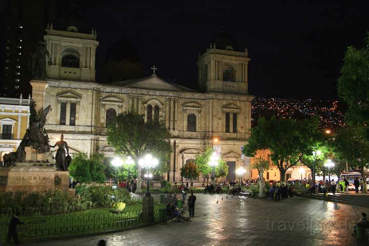 sa_bo_la_paz_011.jpg - Die Kathedrale am Plaza Murillo in La Paz bei Nacht