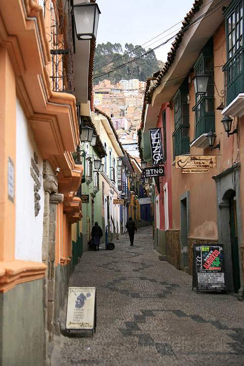 sa_bo_la_paz_013.jpg - Der steile Fussgngerweg der engen Gasse Calle Jan ist sehenswert