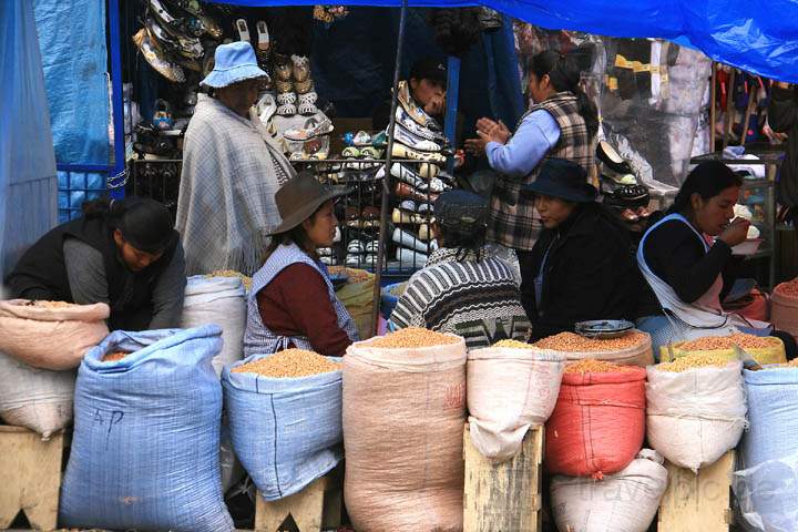 sa_bo_la_paz_014.jpg - Markt gibt es in La Paz an jeder Strae und an jeder Ecke