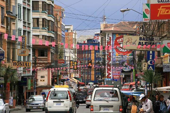 sa_bo_la_paz_018.jpg - La Paz, das bedeutet farbenfrohes Verkehrschaos