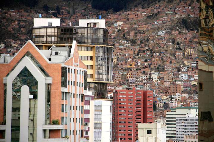 sa_bo_la_paz_026.jpg - Huser und Lebensformen gesehen vom Mirador del Montculo