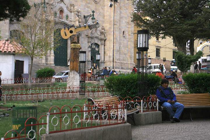 sa_bo_potosi_003.jpg - Am zentralen Plaza 10.11. in der Innenstadt von Potos