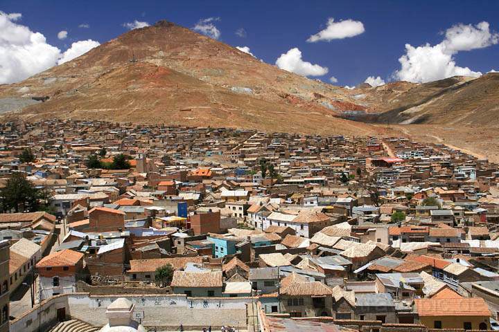 sa_bo_potosi_015.jpg - Der Ausblick vom Dach des Convento Museo San Francisco auf den Cerro Rico