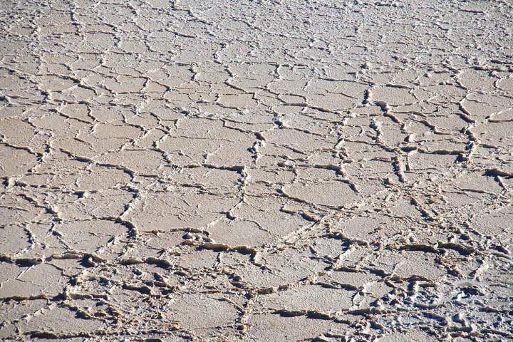 sa_bo_salar_de_uyuni_006.jpg - Das feste Salz der Salar de Uyuni ist meist meterdick