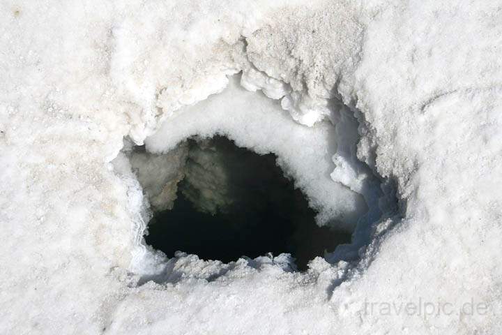 sa_bo_salar_de_uyuni_013.jpg - An manchen Stellen ist das Salz weniger dick als an anderen