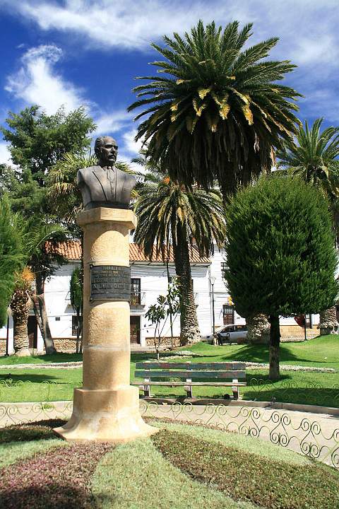 sa_bo_sucre_017.jpg - Am Plaza del Obelisco im Nordwesten von Sucre