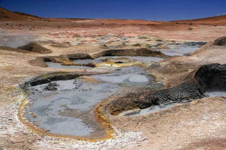 sa_bo_sol_de_manana_009.jpg - Naturfarben am Geysirfeld Sol de Manana in Bolivien