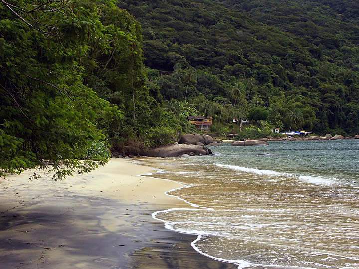 sa_br_angra_018.JPG - Einer der vielen menschenleeren Strnde auf der Ilha Grande