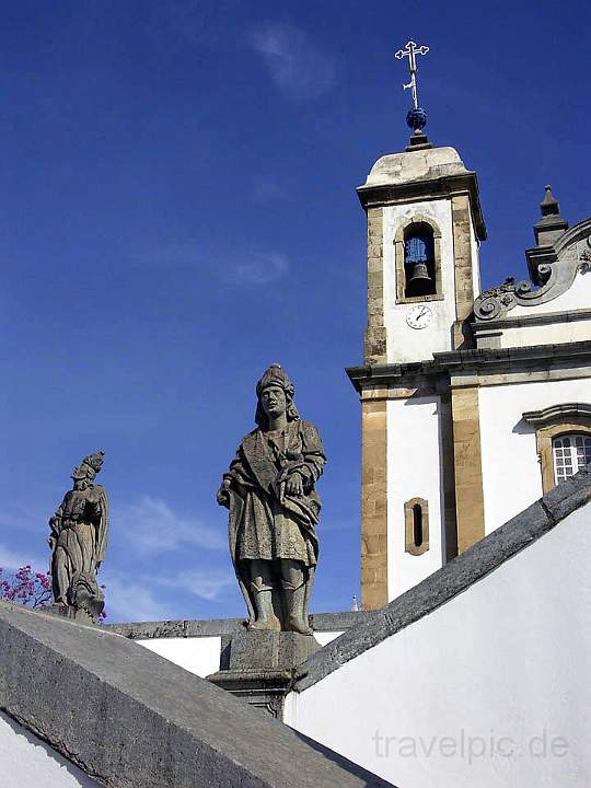 sa_br_congonhas_003.JPG - 2 der 12 Apostel vor der Basilika in Congonhas