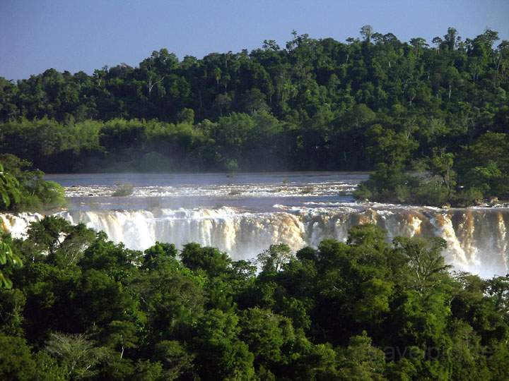 sa_br_iguacu_006.jpg - berall finden sich Abbruchkanten des Iguacu-Wasserfalls im Regenwald