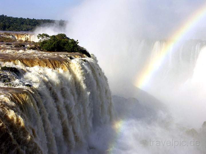 sa_br_iguacu_007.jpg - Blick auf die Hauptflle des Cataratas do Iguau auf Seite von Brasilien