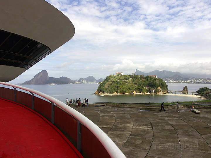 sa_br_niteroi_004.JPG - Ganz in der Nhe ein Klosterinsel und dahinter das Panorama von Rio