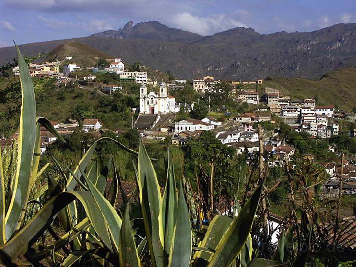 sa_br_ouro_preto_014.JPG - Ouro Preto ist eingebettet in eine wunderschne Landschaft