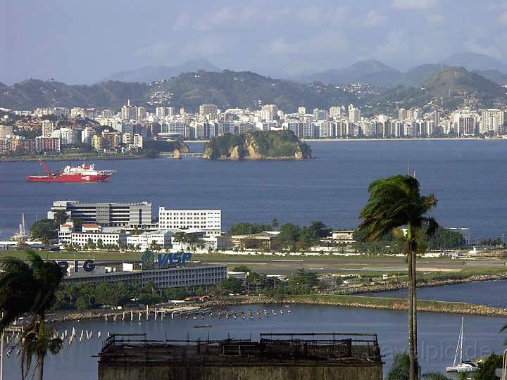 sa_br_rio_010.JPG - Blick von Rio ber die Guanabara-Bucht auf die Stadt Niteroi