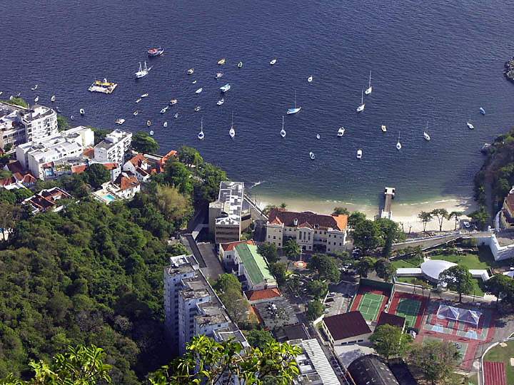 sa_br_rio_014.JPG - Aussicht auf Strnde und Yachten in Urca vom Zuckerhut in Rio de Janeiro