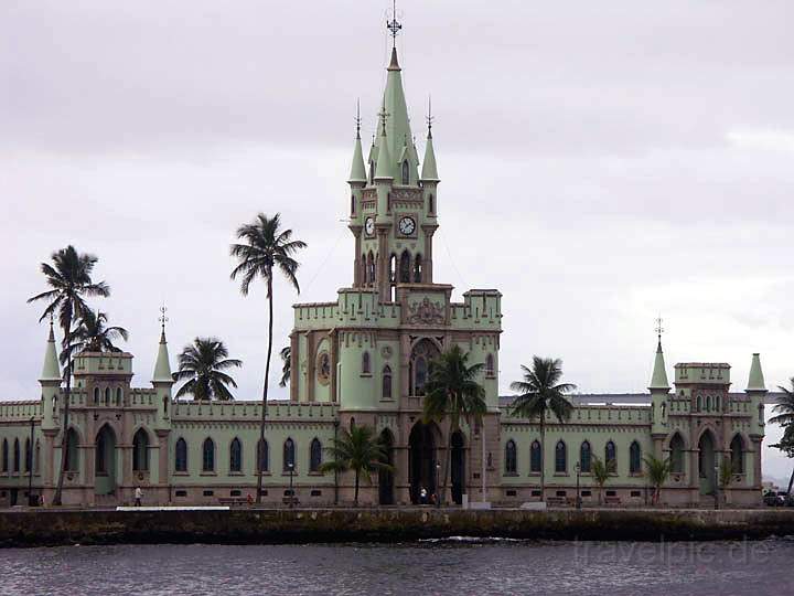 sa_br_rio_037.JPG - Der Palacete da Ilha Fiscal liegt auf einer kleinen Insel vor Rio de Janeiro